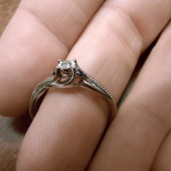 Ring - Picture 4 of 5